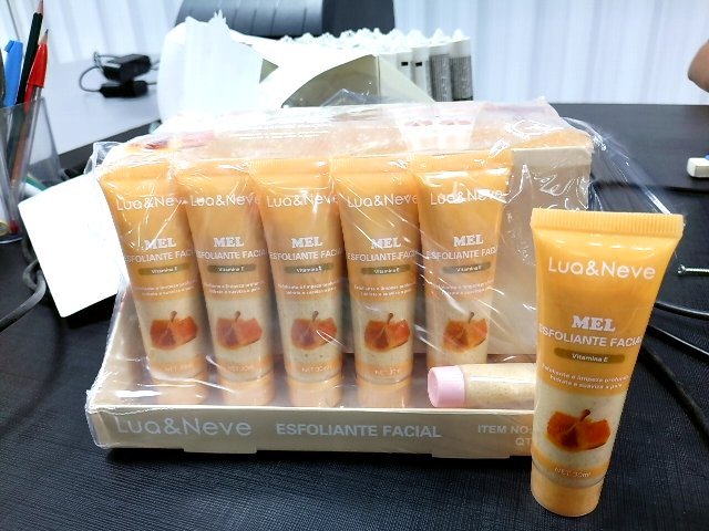 Esfoliante facial de mel antes